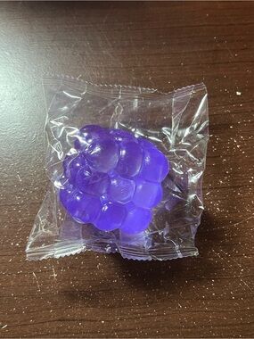 Purple Grape-Shaped Cube Needoh